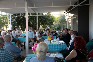 BAŞKAN ARAS GÜNDOĞAN'DA BULUNAN SİTE YÖNETİCİLERİYLE BİR ARAYA GELDİ