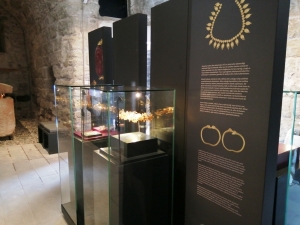 SUALTI ARKEOLOJİ MÜZESİ YENİ SERGİ SALONLARIYLA ZİYARETE AÇILDI