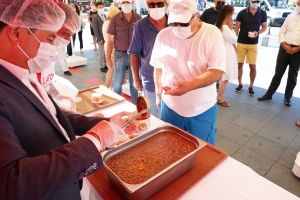 MEYDANDA AŞURE PAYLAŞIMI YAPILDI