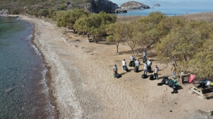 KOYLARDAKİ ÇÖPLER BELEDİYE EKİPLERİNCE TOPLANDI