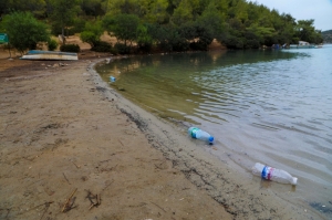 KOYLARDAKİ ÇÖPLER BELEDİYE EKİPLERİNCE TOPLANDI