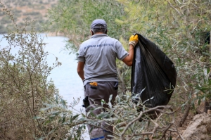 KOYLARDAKİ ÇÖPLER BELEDİYE EKİPLERİNCE TOPLANDI