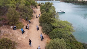 KOYLARDAKİ ÇÖPLER BELEDİYE EKİPLERİNCE TOPLANDI