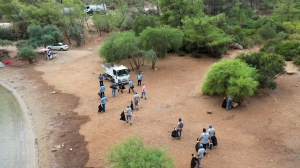 KOYLARDAKİ ÇÖPLER BELEDİYE EKİPLERİNCE TOPLANDI