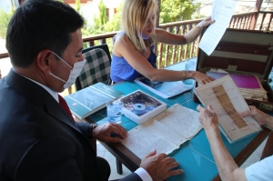 BALIKÇI'NIN ORİJİNAL EL YAZMALARINI BAŞKAN ARAS TESLİM ALDI