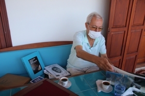 BALIKÇI'NIN ORİJİNAL EL YAZMALARINI BAŞKAN ARAS TESLİM ALDI