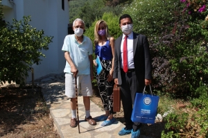 BALIKÇI'NIN ORİJİNAL EL YAZMALARINI BAŞKAN ARAS TESLİM ALDI