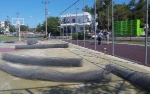 BODRUM BELEDİYESİ ÇOCUK OYUN PARKLARI VE SPOR ALANLARINI BAKIMA ALDI