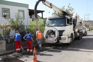 YAĞMUR SUYU HATLARI, MENFEZ VE MAZGALLAR TEMİZLENİYOR