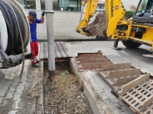 YAĞMUR SUYU HATLARI, MENFEZ VE MAZGALLAR TEMİZLENİYOR