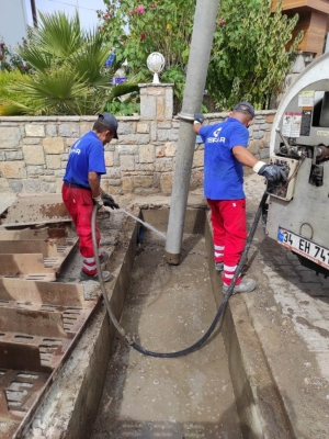 YAĞMUR SUYU HATLARI, MENFEZ VE MAZGALLAR TEMİZLENİYOR