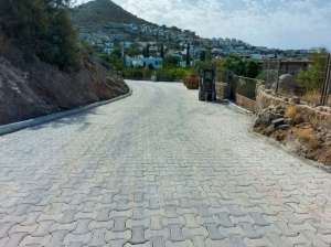 KİLİTLİ PARKE YOL YAPIM ÇALIŞMALARI SÜRÜYOR