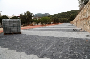 KİLİTLİ PARKE YOL YAPIM ÇALIŞMALARI SÜRÜYOR