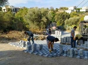 KİLİTLİ PARKE YOL YAPIM ÇALIŞMALARI SÜRÜYOR