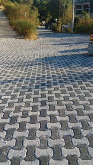 KİLİTLİ PARKE YOL YAPIM ÇALIŞMALARI SÜRÜYOR