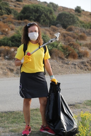 BELEDİYENİN KIYI TEMİZLİĞİNE ÜNLÜ İSİMLERDEN DESTEK