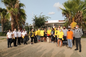 BELEDİYENİN KIYI TEMİZLİĞİNE ÜNLÜ İSİMLERDEN DESTEK