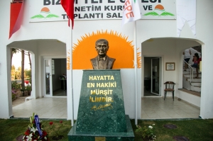 BAŞKAN ARAS ATATÜRK BÜSTÜ’NÜN AÇILIŞINI GERÇEKLEŞTİRDİ