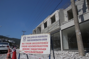 İMARA AYKIRI YAPILARDA YIKIMLAR SÜRÜYOR