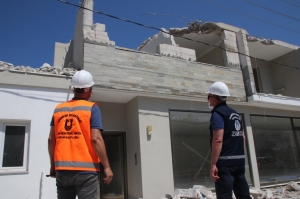 İMARA AYKIRI YAPILARDA YIKIMLAR SÜRÜYOR