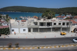 İMARA AYKIRI YAPILARDA YIKIMLAR SÜRÜYOR