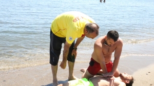 BODRUM HALK PLAJLARINDA CANKURTARANLAR GÖREVE HAZIR