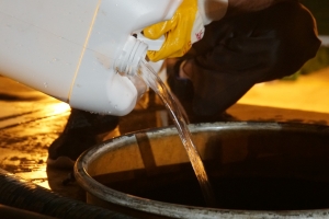 KURBAN KESİM YERLERİ İLE CADDE VE SOKAKLAR DEZENFEKTE EDİLDİ