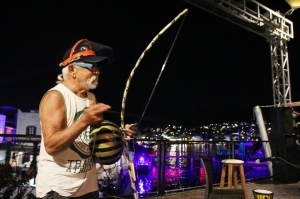 BODRUM'DAKİ SAĞLIK ÇALIŞANLARI USTA SANATÇI İLE RİTİM TUTTULAR