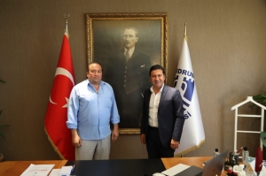 BAYDER'DEN BAŞKAN ARAS'A PLAKET