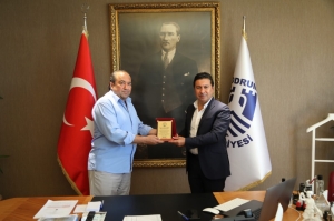 BAYDER'DEN BAŞKAN ARAS'A PLAKET