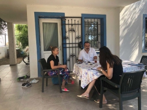 BELEDİYE KAPI KAPI DOLAŞMAYA DEVAM EDİYOR