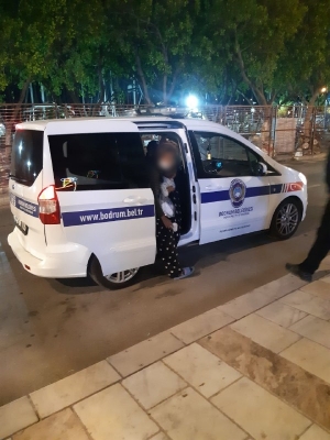 ZABITA EKİPLERİ DİLENCİLER VE SEYYAR SATICILARA GÖZ AÇTIRMIYOR