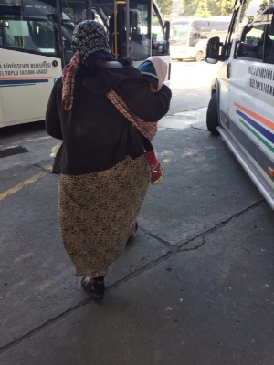 ZABITA EKİPLERİ DİLENCİLER VE SEYYAR SATICILARA GÖZ AÇTIRMIYOR