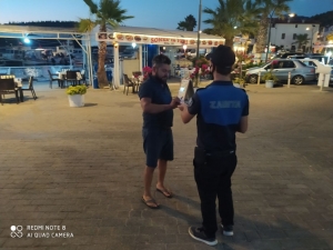 ZABITA ÖNCE UYARIP ARDINDAN MASKE VERİYOR