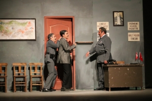 BODRUM BELEDİYESİ ŞEHİR TİYATROSU, SAĞLIK ÇALIŞANLARI İÇİN SAHNEDEYDİ