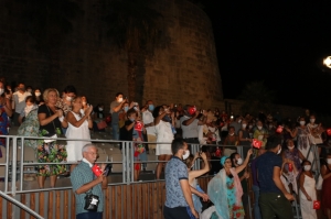 BODRUM BELEDİYESİ ŞEHİR TİYATROSU, SAĞLIK ÇALIŞANLARI İÇİN SAHNEDEYDİ