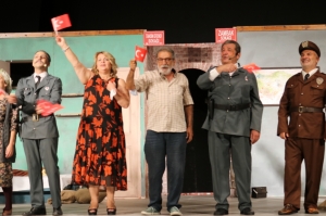 BODRUM BELEDİYESİ ŞEHİR TİYATROSU, SAĞLIK ÇALIŞANLARI İÇİN SAHNEDEYDİ