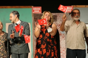 BODRUM BELEDİYESİ ŞEHİR TİYATROSU, SAĞLIK ÇALIŞANLARI İÇİN SAHNEDEYDİ