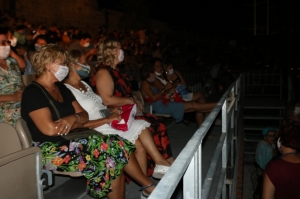 BODRUM BELEDİYESİ ŞEHİR TİYATROSU, SAĞLIK ÇALIŞANLARI İÇİN SAHNEDEYDİ