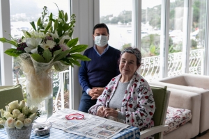 BAŞKAN ARAS'TAN FATMA GİRİK'E DOĞUM GÜNÜ ZİYARETİ