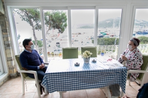 BAŞKAN ARAS'TAN FATMA GİRİK'E DOĞUM GÜNÜ ZİYARETİ