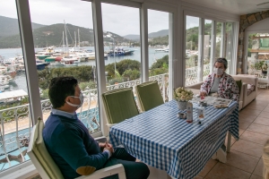 BAŞKAN ARAS'TAN FATMA GİRİK'E DOĞUM GÜNÜ ZİYARETİ