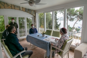 BAŞKAN ARAS'TAN FATMA GİRİK'E DOĞUM GÜNÜ ZİYARETİ