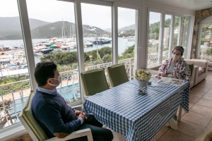 BAŞKAN ARAS'TAN FATMA GİRİK'E DOĞUM GÜNÜ ZİYARETİ