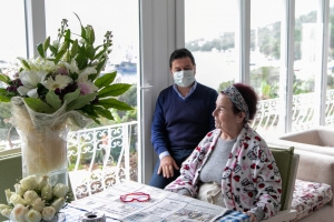 BAŞKAN ARAS'TAN FATMA GİRİK'E DOĞUM GÜNÜ ZİYARETİ