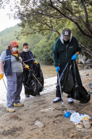 TEMİZLİK SEFERBERLİĞİ CENNET KOYU’NDA DEVAM ETTİ