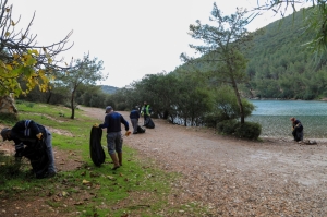 TEMİZLİK SEFERBERLİĞİ CENNET KOYU’NDA DEVAM ETTİ