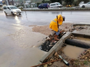 FEN İŞLERİNİN YOĞUN MESAİSİ, SEL VE TAŞKINLARI BÜYÜK ÖLÇÜDE ÖNLEDİ
