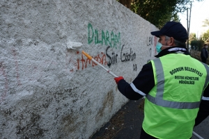 BELEDİYE EKİPLERİ GÖRÜNTÜ KİRLİLİĞİNE MÜDAHALE EDİYOR