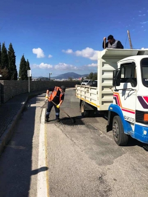 KISITLAMA GÜNLERİNDE BELEDİYE EKİPLERİ SAHADAYDI